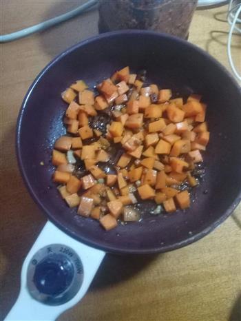 电饭锅腊肉胡萝卜焖饭的做法步骤4
