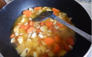 土豆菜椒炖鸡丁的做法步骤8