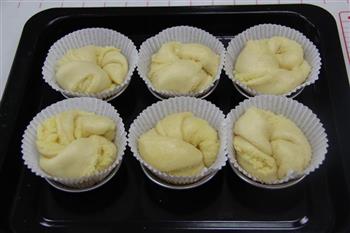 奶香椰蓉面包卷的做法步骤10