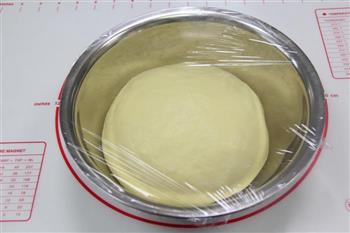 奶香椰蓉面包卷的做法步骤3