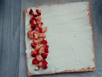 樱花草莓蛋糕卷的做法图解15