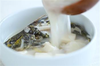 黄骨鱼菌菇汤 宝宝辅食微课堂的做法步骤10