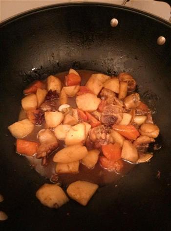 胡萝卜土豆炖鸡块-营养美味的做法步骤7