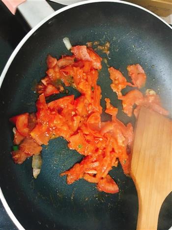 番茄腊肉炒饭的做法步骤4