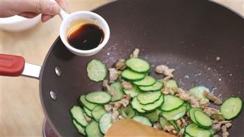 黄瓜炒肉丝—迷迭香的做法步骤7