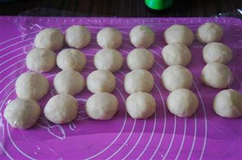 桑葚果酱花式面包的做法步骤3