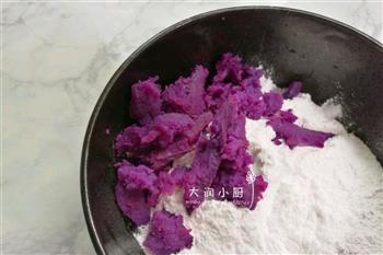 奶香紫薯玉米饼的做法图解2
