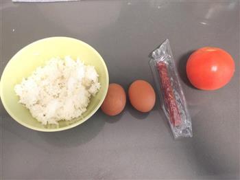 茄汁腊香蛋炒饭的做法步骤1
