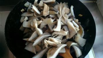 蘑菇炒肉片的做法步骤6