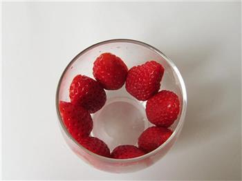 草莓酸奶饮女性的朋友的做法图解3