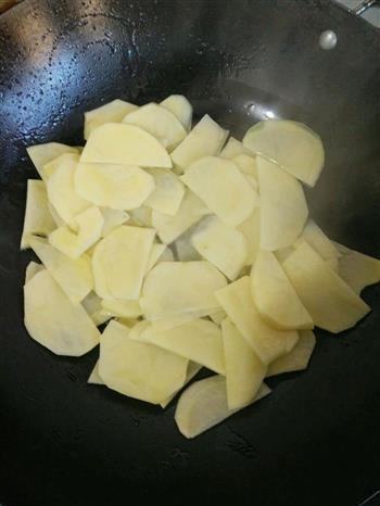 辣白菜炒土豆片的做法图解2