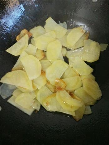 辣白菜炒土豆片的做法步骤3
