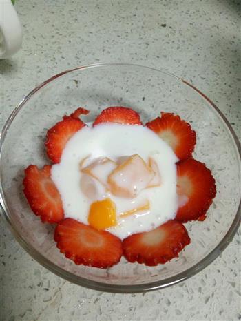 DIY水果酸奶的做法步骤3
