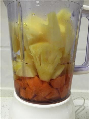 菠萝胡萝卜汁的做法步骤5