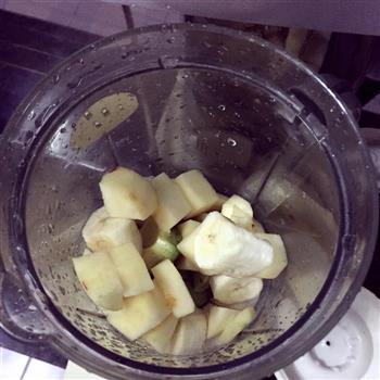 牛油果香蕉苹果奶昔的做法步骤3