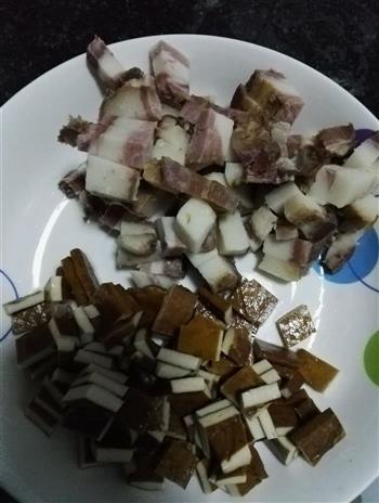 莲藕青豆炒腊肉的做法步骤1