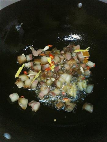 莲藕青豆炒腊肉的做法步骤4