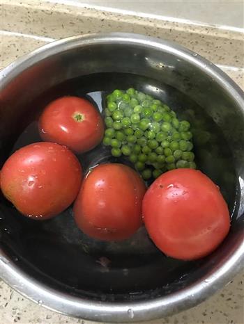 豌豆西红柿开胃素面的做法图解1
