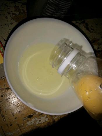 简单的牛奶蒸蛋甜品的做法步骤1