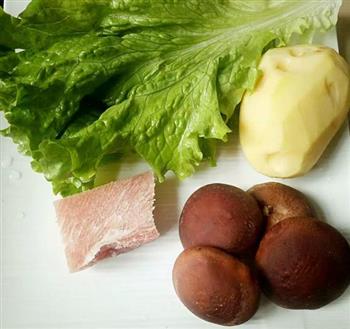 土豆香菇肉片汤的做法图解1