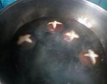 土豆香菇肉片汤的做法步骤3