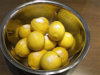 川贝冰糖炖柠檬的做法步骤1