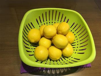 川贝冰糖炖柠檬的做法步骤2