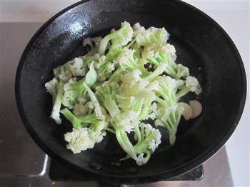 炝炒有机花菜的做法步骤5