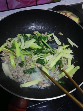 芹菜炒牛肉的做法步骤7