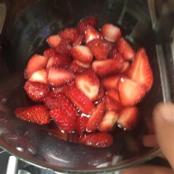 香甜草莓酱的做法步骤1