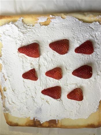 奶油草莓瑞士卷的做法图解11