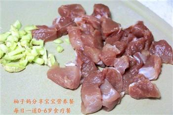 荠菜猪肉饺子-话唠教你包饺子不挤菜汁的做法步骤1