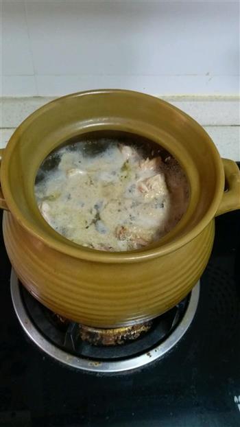花菇炖鸡汤的做法步骤1