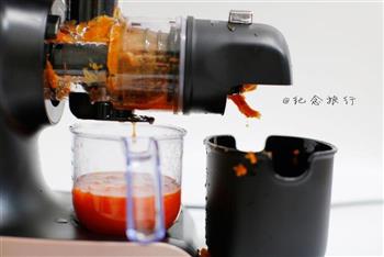 原汁机食谱番茄胡萝卜橘子汁的做法图解4