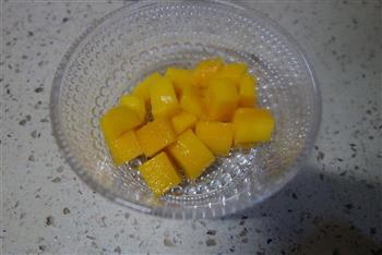 原汁机食谱 好吃又简单的芒果冰沙的做法步骤7