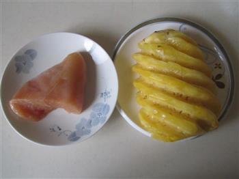菠萝炒鸡片的做法步骤1