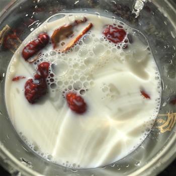 美容养颜-红枣牛奶炖鱼胶的做法步骤5