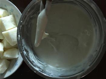 炸脆皮炸牛奶的做法步骤4