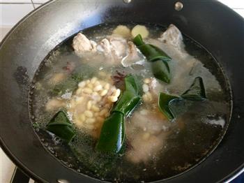 玉米海带排骨汤的做法步骤8