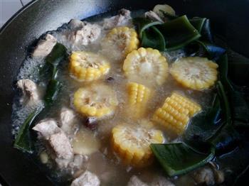 玉米海带排骨汤的做法图解9