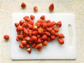 自制草莓果酱的做法步骤1