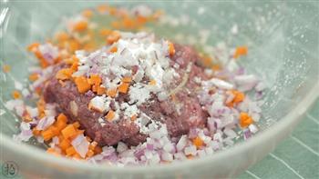 牛肉团子 × 芹菜胡萝卜粥的做法步骤8