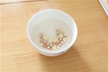 虫草花干贝玉米排骨汤的做法步骤2