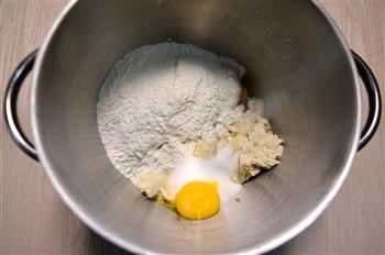 鸡蛋面包盅的做法图解2