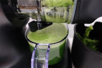 养颜排毒绿色蔬果汁的做法图解2