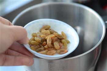 榛仁葡萄干豆浆的做法步骤3