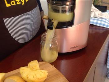 懒熊果汁－菠萝雪梨汁的做法图解6