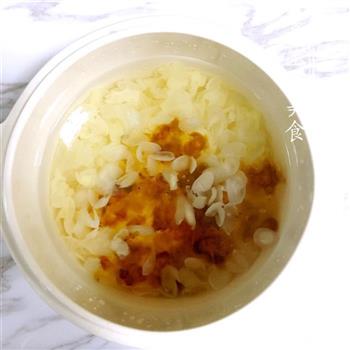 桃胶皂角米炖银耳的做法图解6