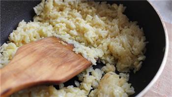 黄金咖喱炒饭的做法步骤9