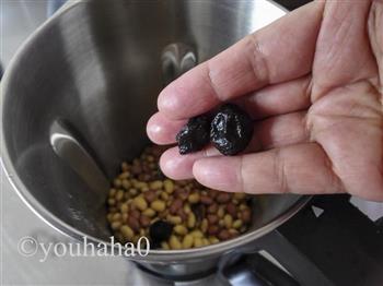 黑枣花生豆浆的做法步骤3